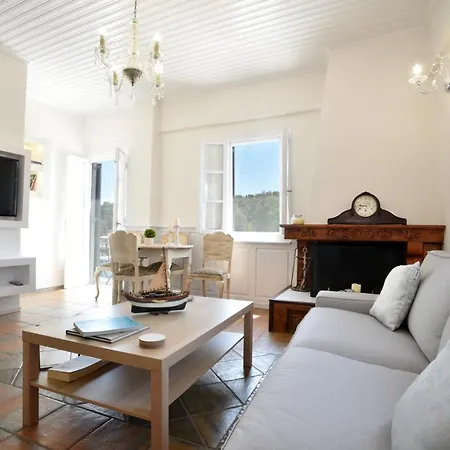 Kallisti The House At The Port