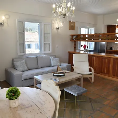 Kallisti The House At The Port Apartment *