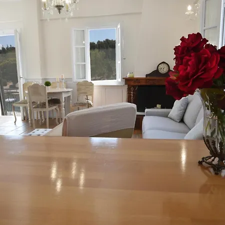 Kallisti The House At The Port Galaxídhion